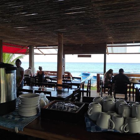 Paraiso Beach Hotel Brig Bay エクステリア 写真