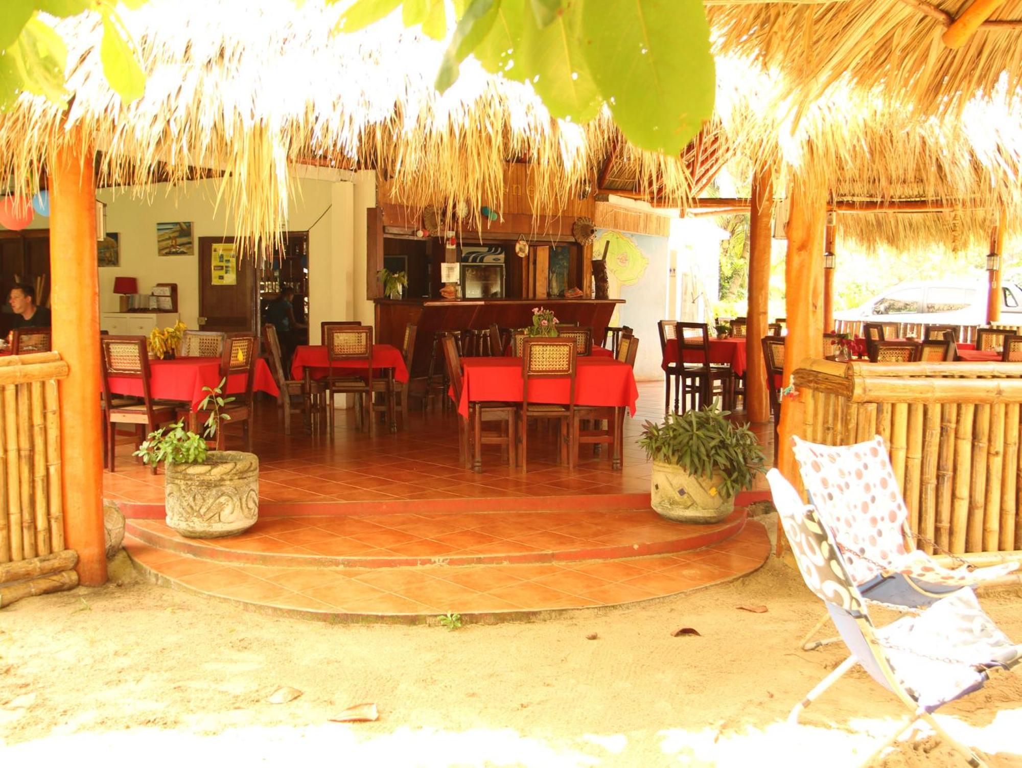 Paraiso Beach Hotel Brig Bay エクステリア 写真