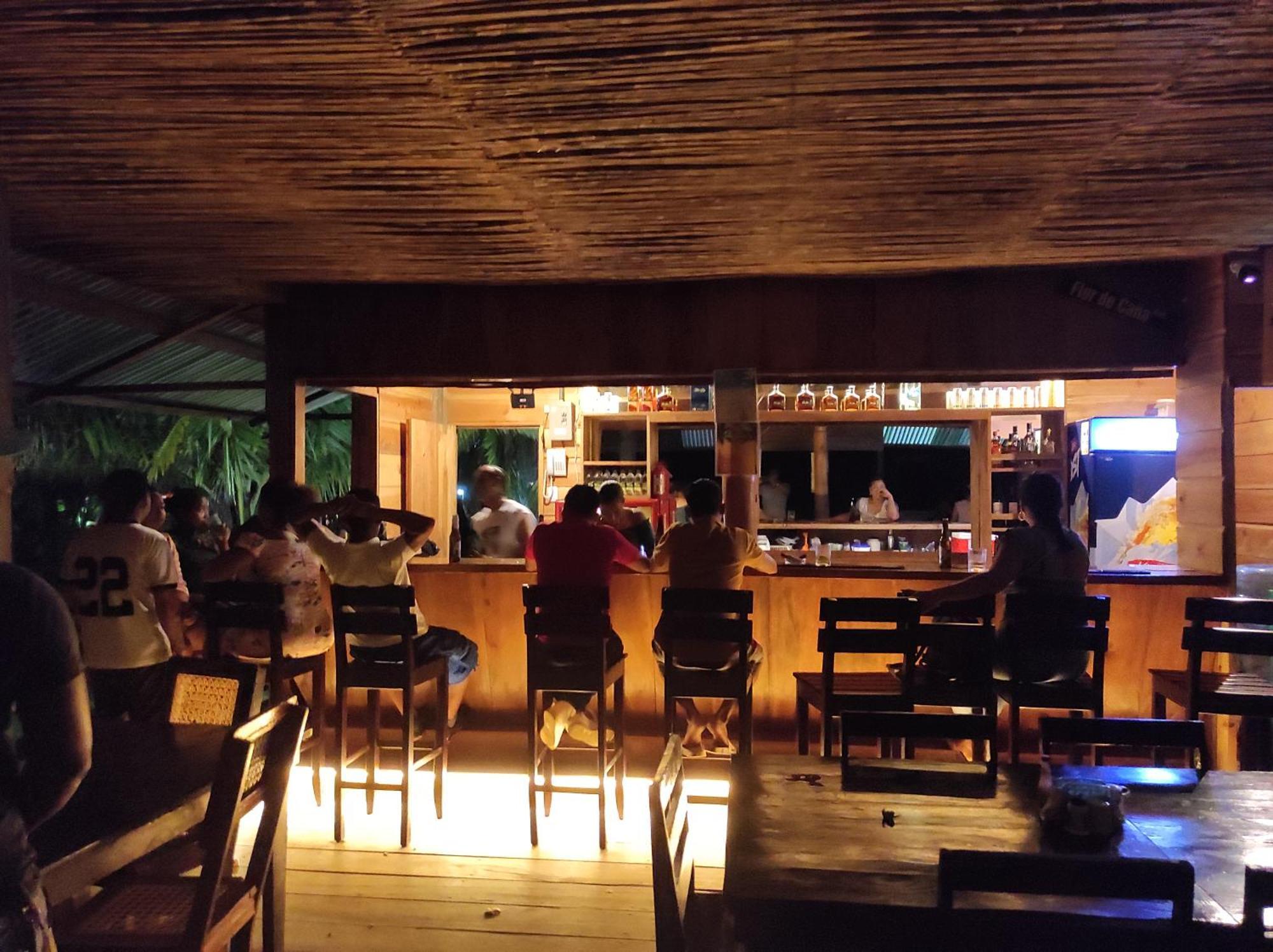 Paraiso Beach Hotel Brig Bay エクステリア 写真