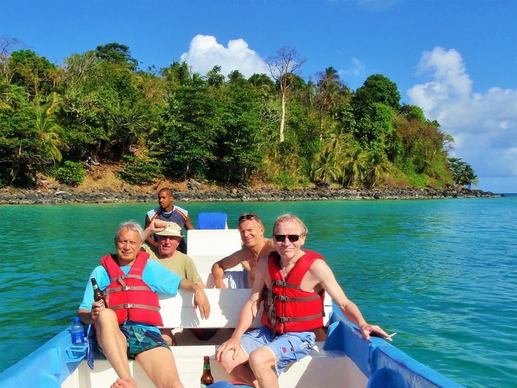 Paraiso Beach Hotel Brig Bay エクステリア 写真