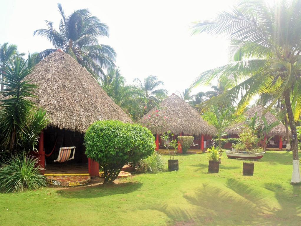 Paraiso Beach Hotel Brig Bay エクステリア 写真