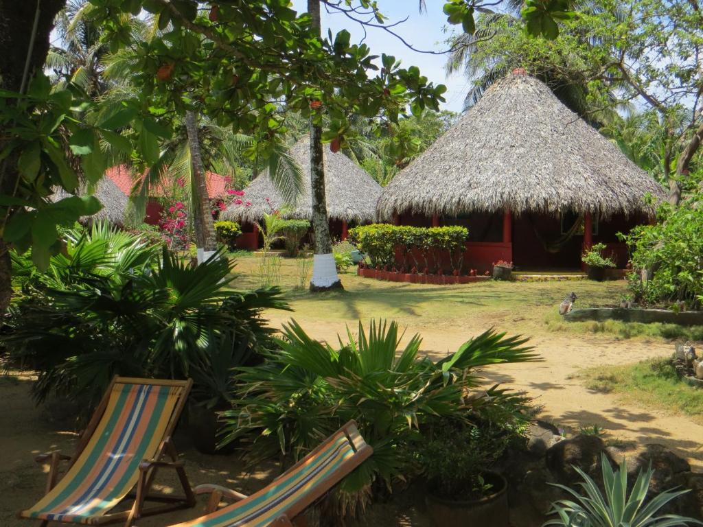 Paraiso Beach Hotel Brig Bay エクステリア 写真