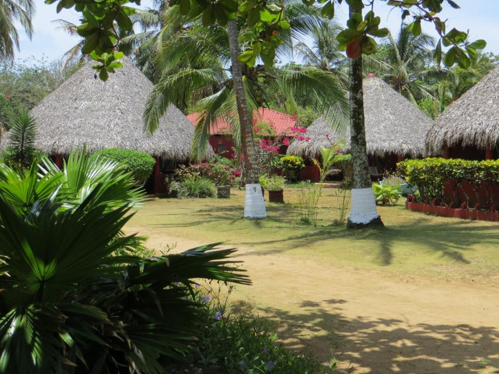 Paraiso Beach Hotel Brig Bay エクステリア 写真