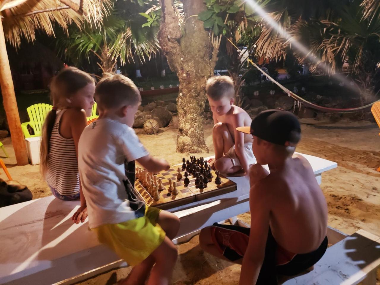 Paraiso Beach Hotel Brig Bay エクステリア 写真